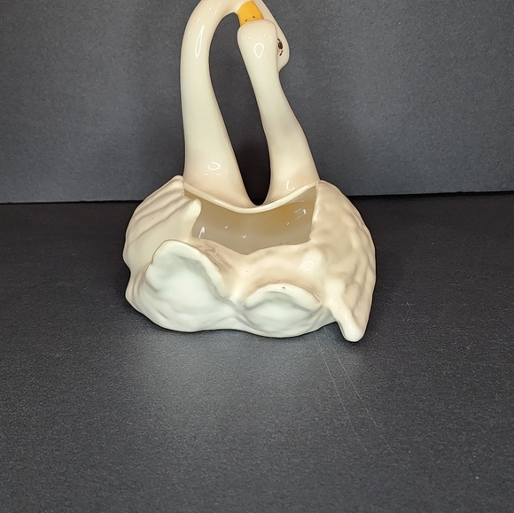 Camark Pottery USA pair of loving swans planter - Picture 6 of 6